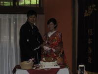 初めて、結婚披露宴をやりますた、新婦の友達の協力で、とても、盛り上がりかんどうしました。